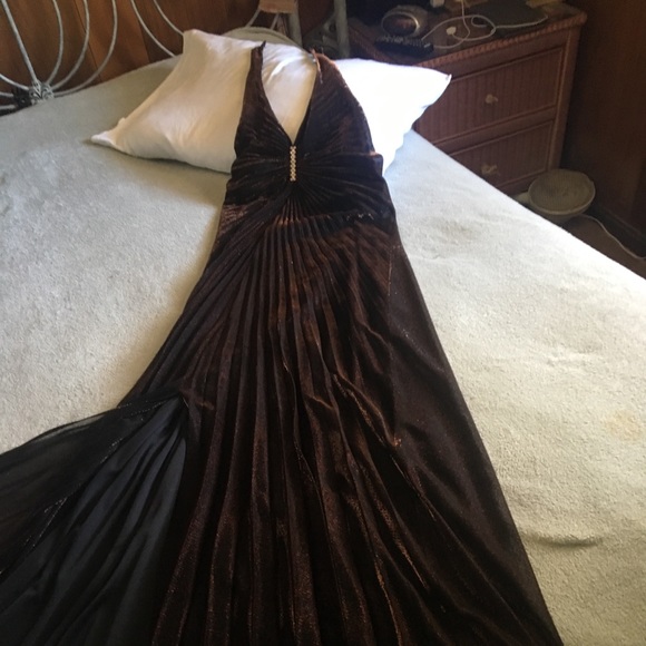Prom gown - Picture 2 of 2
